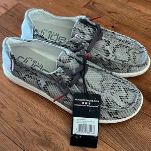 NWT Hey Dudes Size 9